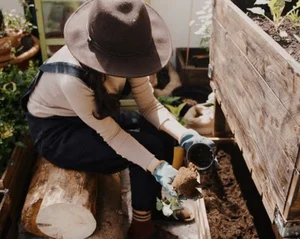 Transforming a Small 8m2 Balcony into a Lush, Colorful Vegetable Garden - image 9