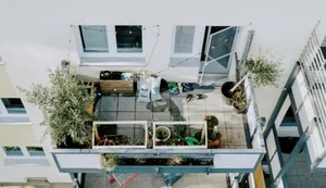 Transforming a Small 8m2 Balcony into a Lush, Colorful Vegetable Garden - image 17