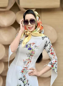 Vietnamese Celebrities Shine in Elegant Ao Dai for Tet Celebrations - image 11