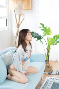 Ikumi (193iKkyu3) Fantia 2024 Showcase: Micro Bikini and Sweatshirt Style Gallery - image 3