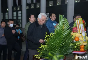 Miss Vietnam Legends Pay Tribute to the Late Poet Duong Ky Anh - image 5