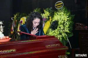 Miss Vietnam Legends Pay Tribute to the Late Poet Duong Ky Anh - image 1