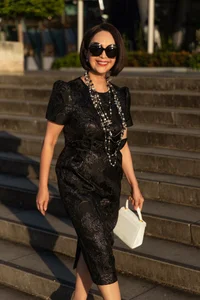 Ageless Elegance: Actress Diem My's Sophisticated Street Style in Sydney - image 6