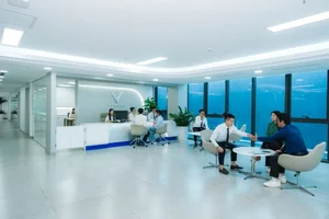 Inside VinFast's Massive 8,000m2 Showroom: A New Era for EVs - image 5