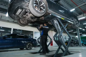 Inside VinFast's Massive 8,000m2 Showroom: A New Era for EVs - image 3