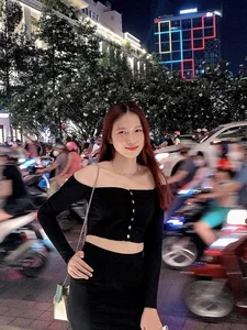The Stunning Physique and Athletic Grace of a 1.81m Tall Volleyball Star - image 1