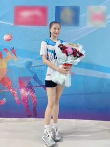 The Stunning Physique and Athletic Grace of a 1.81m Tall Volleyball Star - image 5