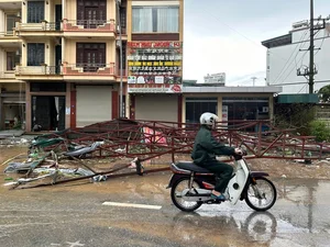 Video: Quang Ninh Residents Reflect on the Unprecedented Destruction of Typhoon No. 3 - image 8