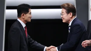 Portraits of the Two Leading Candidates in the South Korean Election - image 8
