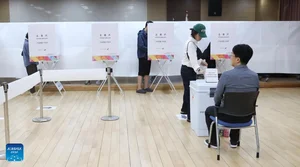 Portraits of the Two Leading Candidates in the South Korean Election - image 5