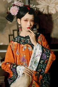Nian Nian Features in YiTuYu Art Language Vol.9913 Photo Book - image 0