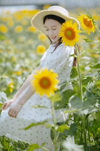 YiTuYu Art Language Vol.5269: Captivating Portrait Gallery Featuring the Elegant Lu Dou - image 19