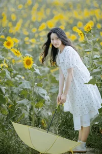 YiTuYu Art Language Vol.5269: Captivating Portrait Gallery Featuring the Elegant Lu Dou - image 11