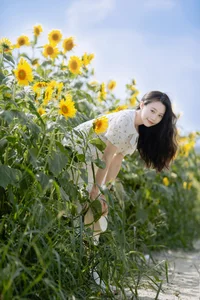 YiTuYu Art Language Vol.5269: Captivating Portrait Gallery Featuring the Elegant Lu Dou - image 22