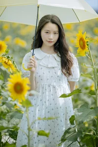 YiTuYu Art Language Vol.5269: Captivating Portrait Gallery Featuring the Elegant Lu Dou - image 16