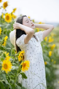 YiTuYu Art Language Vol.5269: Captivating Portrait Gallery Featuring the Elegant Lu Dou - image 15