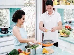 Vietnamese Actor Binh Minh and His Sweet Relationship with Wife Anh Tho - image 5