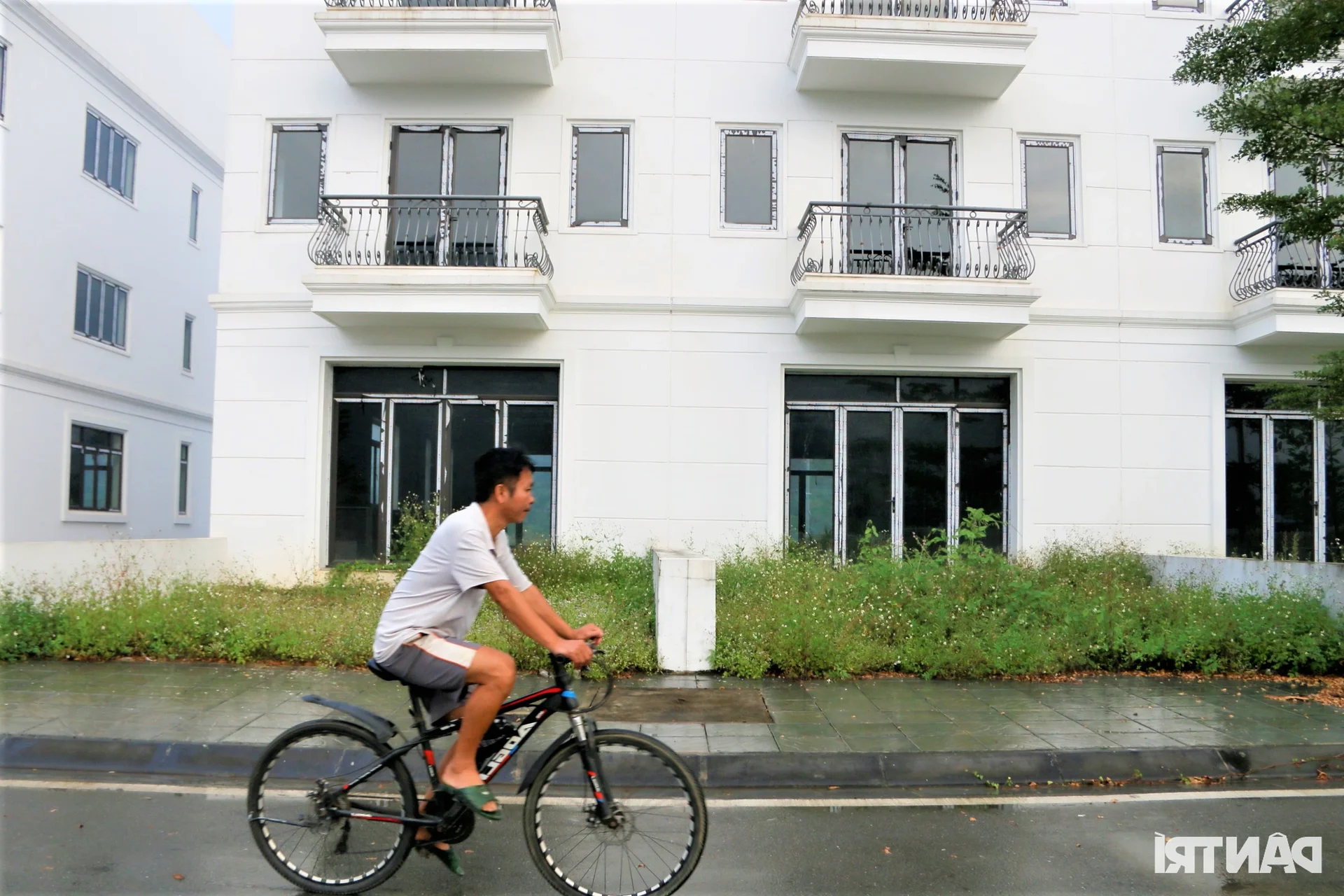 Modern Urban Development in Hoa Binh Mountains Remains Vacant and Abandoned