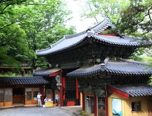 Discover the Unique Temple That Makes Visitors Long for Retirement - image 10