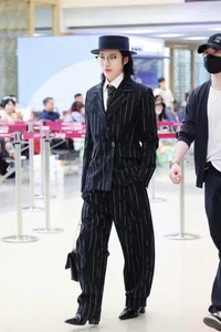 NCT Dream Member’s Bold Airport Fashion Sparks Intense Netizen Debate - image 1