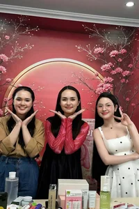 Inside the Wardrobe of Chu Thanh Huyen: A Look at the Luxury Hermes and Dior Collection of Quang Hai’s Wife - image 9
