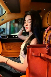 Inside the Wardrobe of Chu Thanh Huyen: A Look at the Luxury Hermes and Dior Collection of Quang Hai’s Wife - image 4
