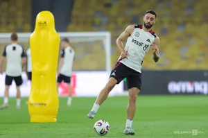 Manchester United Stars Hit the Training Ground During Malaysia Visit - image 6
