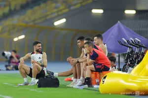 Manchester United Stars Hit the Training Ground During Malaysia Visit - image 2