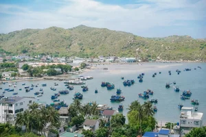 Exploring the Enchanting 'Blue Eyes' and Natural Beauty of Ninh Thuan Province - image 4