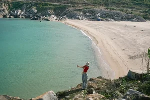 Exploring the Enchanting 'Blue Eyes' and Natural Beauty of Ninh Thuan Province - image 9