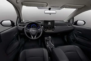 2026 Toyota Corolla Altis Hybrid: Affordable Eco-Friendly Driving at 750 Million VND - image 1
