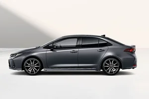 2026 Toyota Corolla Altis Hybrid: Affordable Eco-Friendly Driving at 750 Million VND - image 2