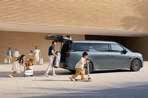 A First Look at the Zeekr 009 Luxury Electric MPV Arriving Soon - image 7