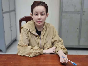 Personal Stories Revealed as Ngan 98's Mother Visits Prison and Meets Luong Bang Quang's Family - image 0
