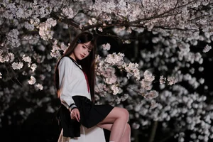 Night Sakura Portrait Gallery: Fujifilm Medium Format SOOC Chunchun - image 0