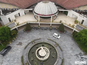 The Decay of a 'Golden Land' Venue: The Dilapidated State of Vinh City's Festival Hall - image 1