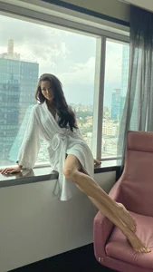 H'Hen Niê Stuns Fans with a Radiant and Glowing Skin Transformation - image 8