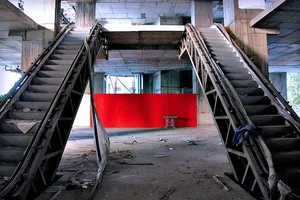 Thailand Earthquake Puts Spotlight on Bangkok's Famous Abandoned Ghost Tower - image 3