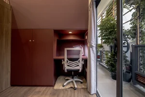 Innovative 25m2 Alley House Design: Green Oasis for a Family of Four - image 7