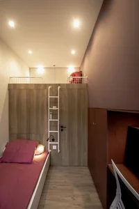 Innovative 25m2 Alley House Design: Green Oasis for a Family of Four - image 5