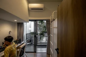 Innovative 25m2 Alley House Design: Green Oasis for a Family of Four - image 1
