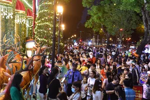 Festive Vibes: How Saigon's Youth Are Celebrating Christmas Early This Year - image 5