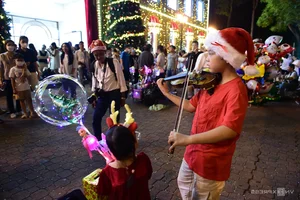 Festive Vibes: How Saigon's Youth Are Celebrating Christmas Early This Year - image 7
