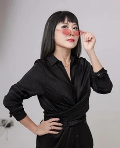 Vietnamese Celebs: Phuong Linh Shines Onstage, Thanh Hang Glows Post-Marriage - image 4
