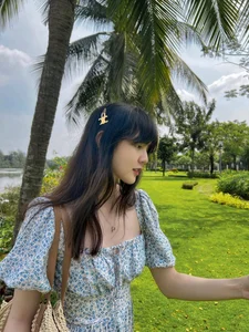 Hai Tu Redefines Beach Style with Minimalist and Elegant Look - image 6