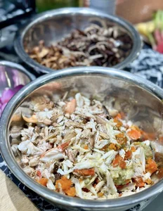 Vietnamese Singer in 6-Billion VND Home Excites Fans with Delicious Crab Recipe - image 4