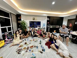 Vietnamese Singer in 6-Billion VND Home Excites Fans with Delicious Crab Recipe - image 7