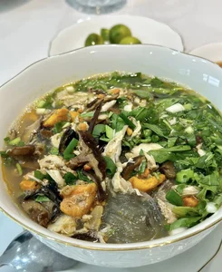 Vietnamese Singer in 6-Billion VND Home Excites Fans with Delicious Crab Recipe - image 2