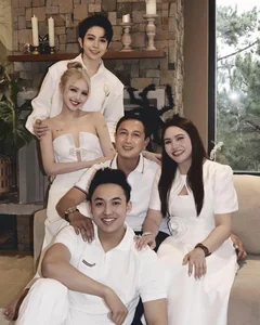 Gil Le Meets Xoai Non Family as Minh Trieu Debuts Chic Short Hair - image 4