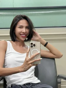 Gil Le Meets Xoai Non Family as Minh Trieu Debuts Chic Short Hair - image 3